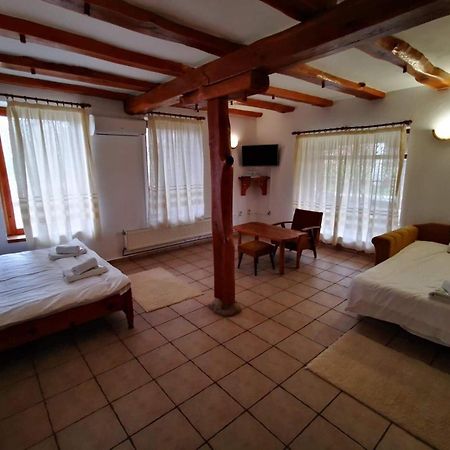 Hotel Pri Chakara Arbanaszi Kültér fotó