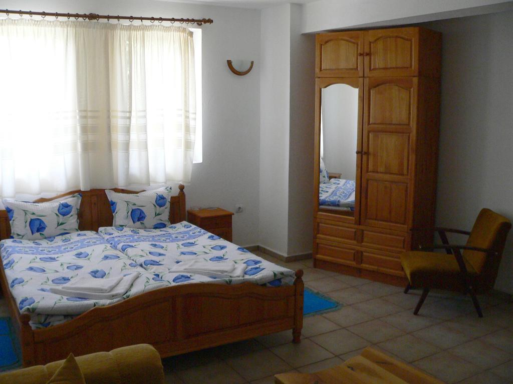 Hotel Pri Chakara Arbanaszi Kültér fotó