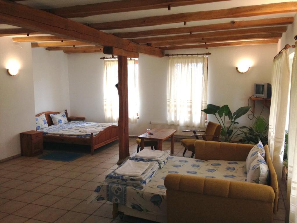 Hotel Pri Chakara Arbanaszi Kültér fotó