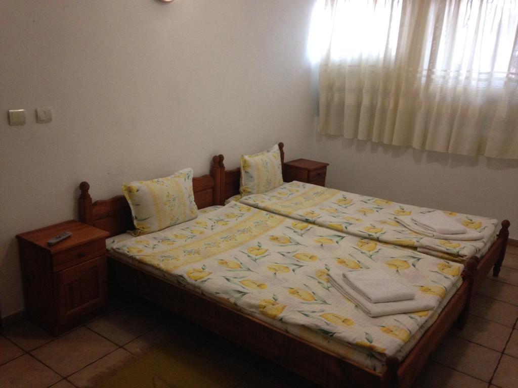 Hotel Pri Chakara Arbanaszi Kültér fotó