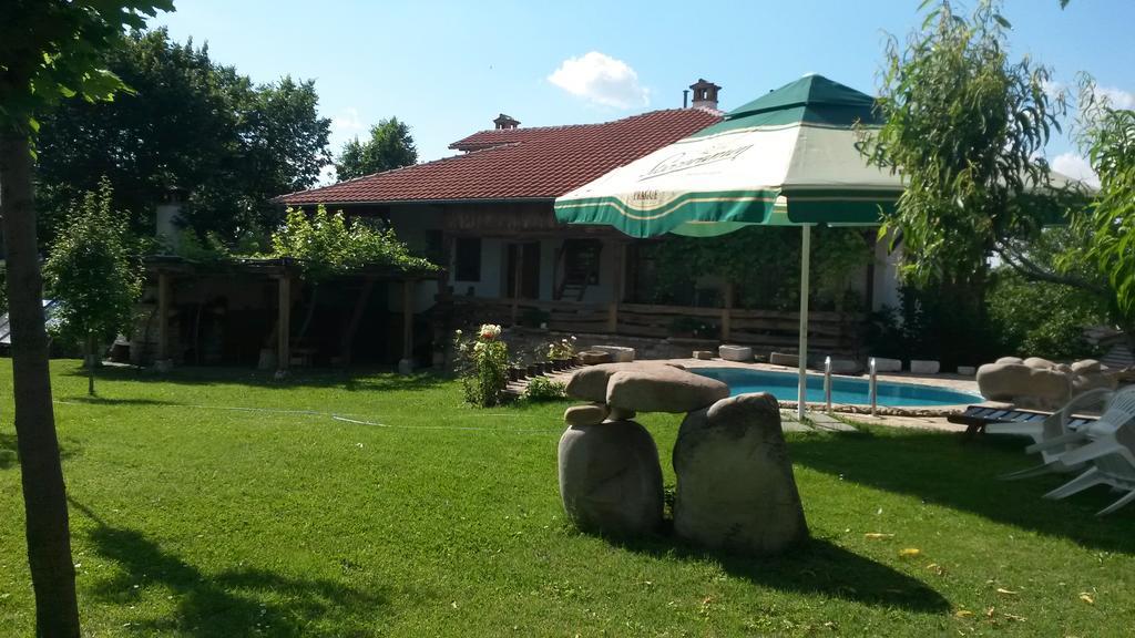 Hotel Pri Chakara Arbanaszi Kültér fotó