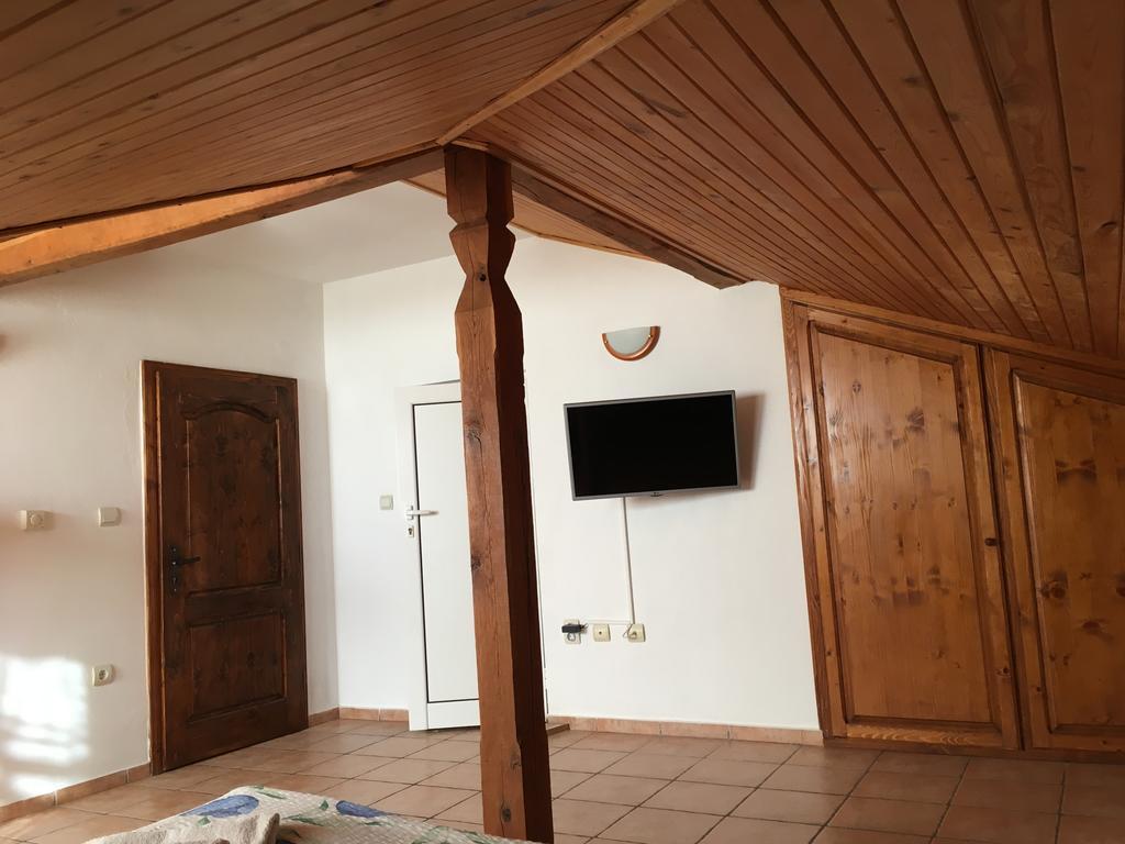Hotel Pri Chakara Arbanaszi Kültér fotó