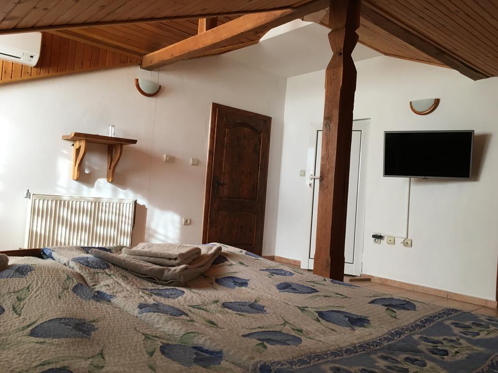 Hotel Pri Chakara Arbanaszi Kültér fotó