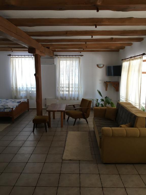 Hotel Pri Chakara Arbanaszi Kültér fotó
