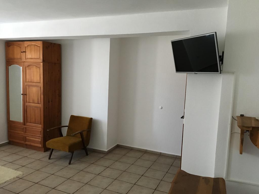 Hotel Pri Chakara Arbanaszi Kültér fotó