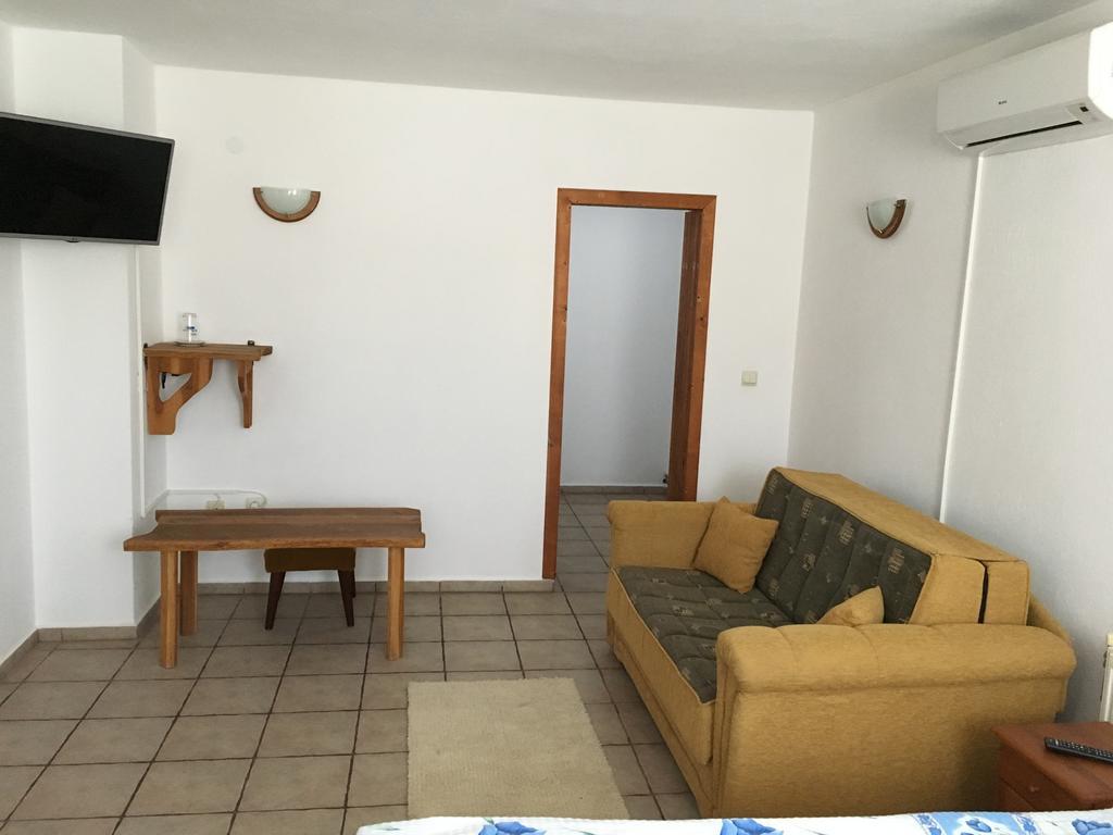 Hotel Pri Chakara Arbanaszi Kültér fotó