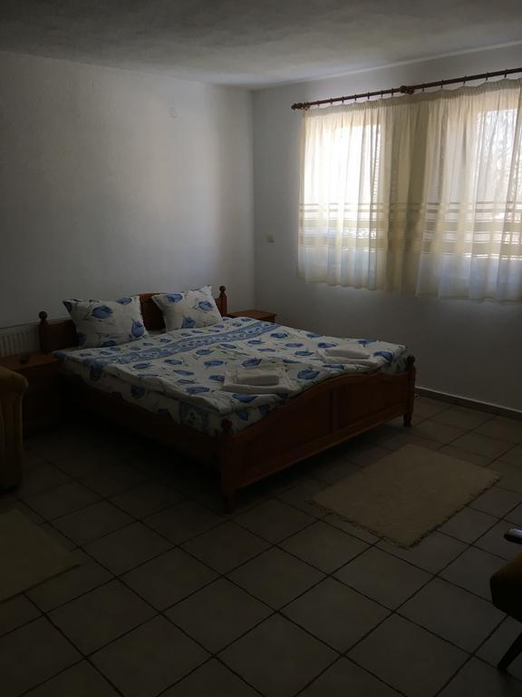 Hotel Pri Chakara Arbanaszi Kültér fotó