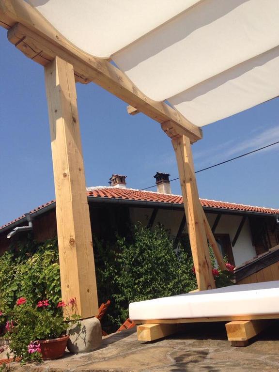 Hotel Pri Chakara Arbanaszi Kültér fotó