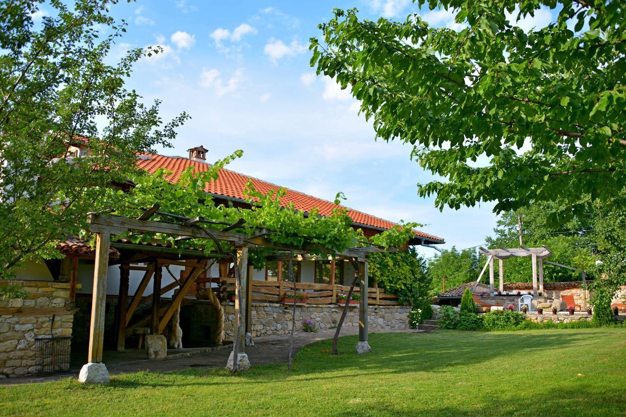 Hotel Pri Chakara Arbanaszi Kültér fotó