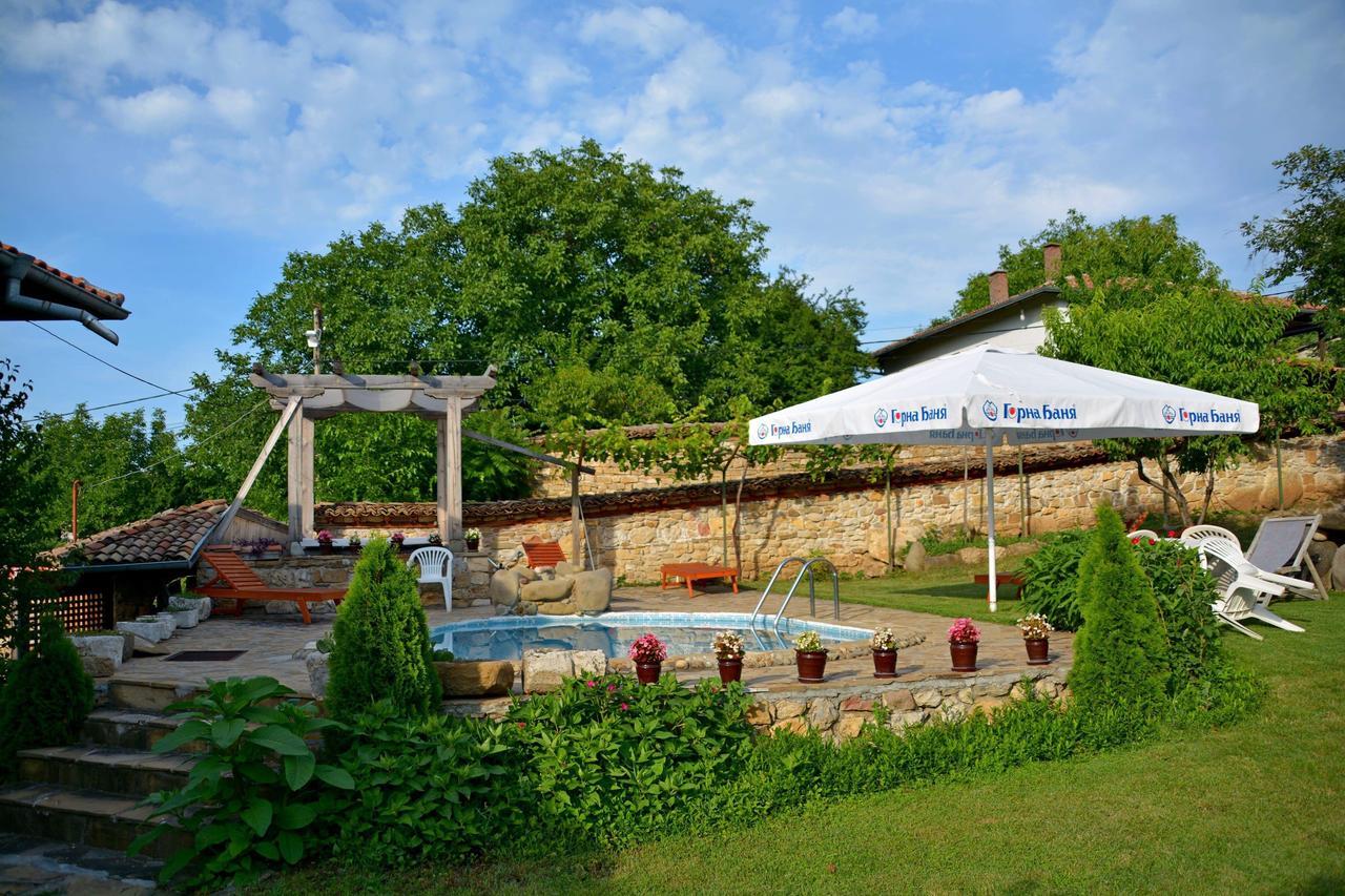 Hotel Pri Chakara Arbanaszi Kültér fotó