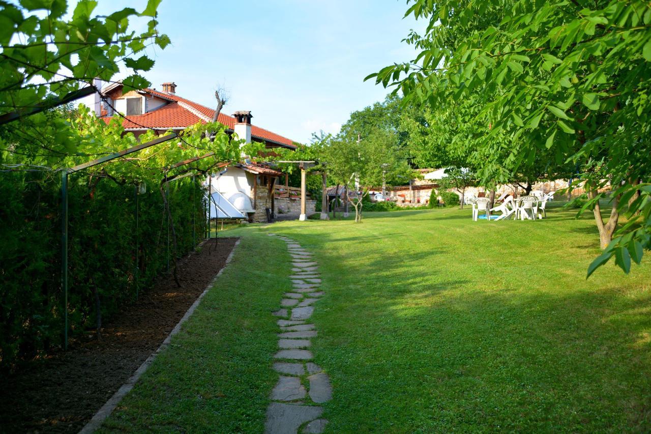 Hotel Pri Chakara Arbanaszi Kültér fotó