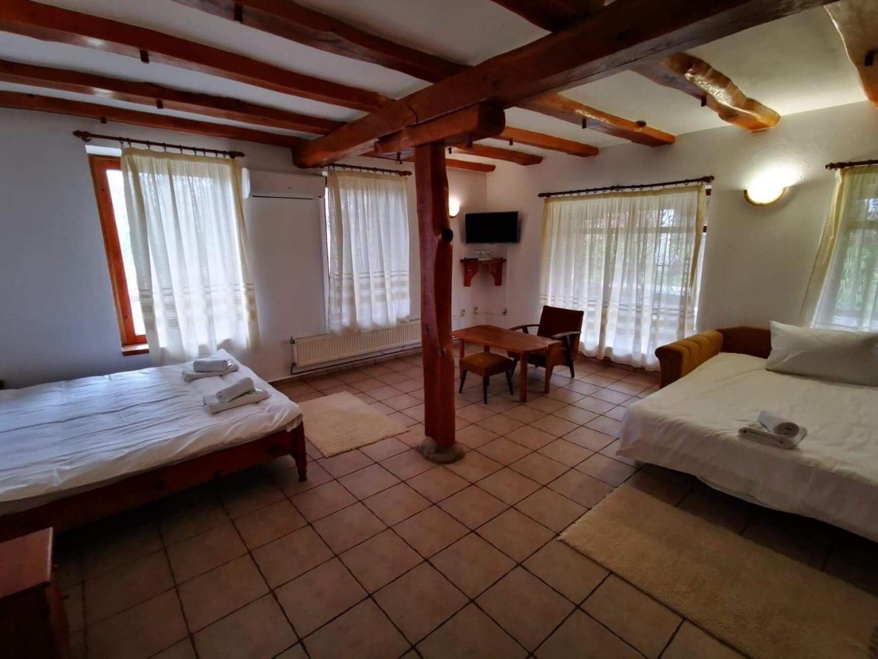 Hotel Pri Chakara Arbanaszi Kültér fotó